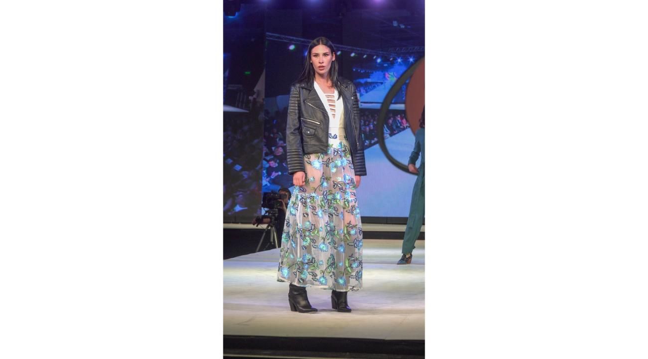 TIVOGLIO brilló en el desfile de SILKEY: diseño de autor y elegancia en la pasarela del Hilton.