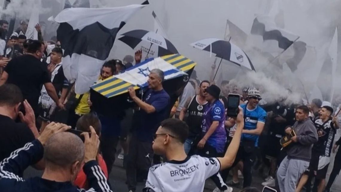 All Boys fans carried out anti-Semitic acts before the match against Atlanta. 