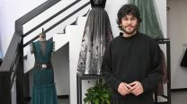 El universo privado de Carlos II Molina: cuando la moda se convierte en arte y escucha