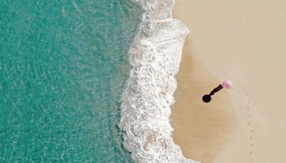 Refugios exclusivos, diseño con identidad y una atención que roza la perfección: así es el universo Cheval Blanc. Desde los Alpes franceses hasta las playas de las Seychelles, cada destino propone una experiencia única basada en el dolce far niente.
