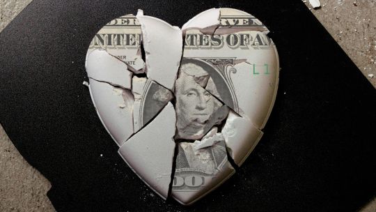 Equidad financiera en la pareja: del empobrecimiento femenino a la planificación consciente