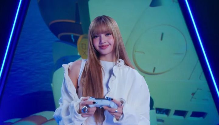 LISA de BLACKPINK se asocia con PlayStation 5 y muestra sus habilidades de juego en la última campaña