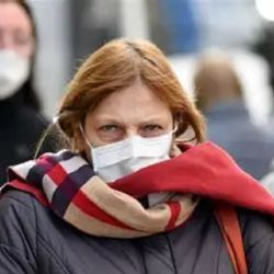 Los porteños apelaron a todo tipo de abrigos para intentar combatir el intenso frío.