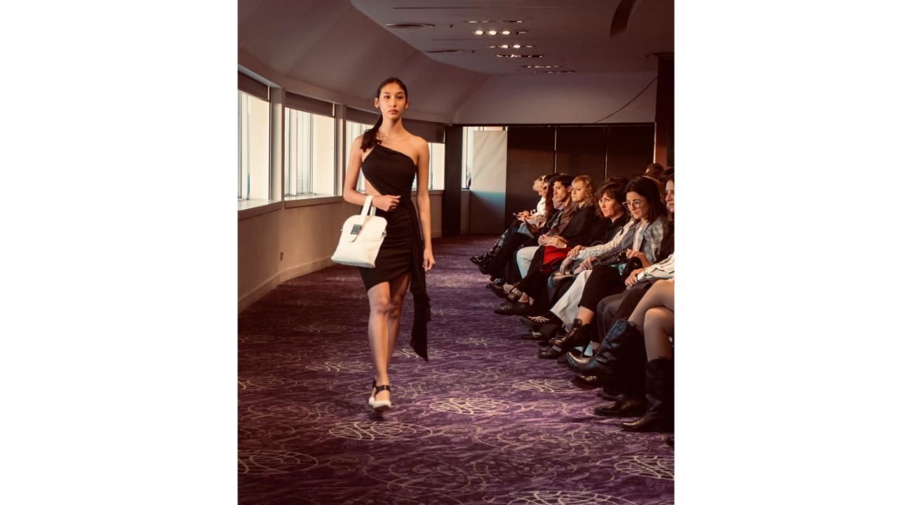Strina dijo presente en Global Fashion Gallery y presentó su colección otoño-invierno 2025.