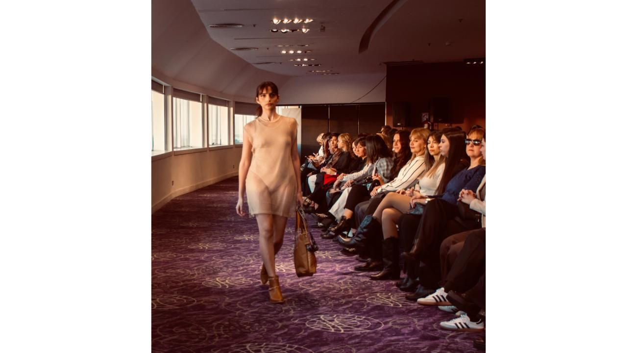 Strina dijo presente en Global Fashion Gallery y presentó su colección otoño-invierno 2025.