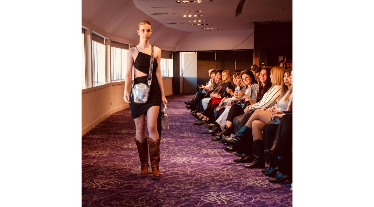 Strina dijo presente en Global Fashion Gallery y presentó su colección otoño-invierno 2025.