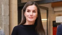 El vestido denim que Letizia Ortiz no suelta: cómo lo usa con las mismas combinaciones