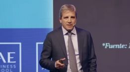 Luis Caputo en el Summit IAE Business School