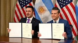 Luis Petri y Pete Hegseth 20250702