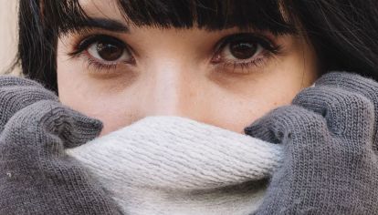 La exposición al viento y los cambios bruscos de temperatura puede generar diversos trastornos cutáneos, sobre todo en el rostro y las manos.