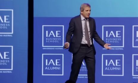Luis Caputo: "Si el dólar está barato, comprá"