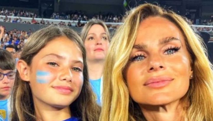 Sabrina Rojas y su hija, Esperanza Castro, matchearon sus looks: wide leg y complicidad total