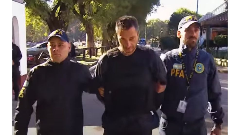 GNA, DFI de la PFA e Interpol trasladan a Damián Reifenstuel, acusado del crimen de Ivana Garcilazo.