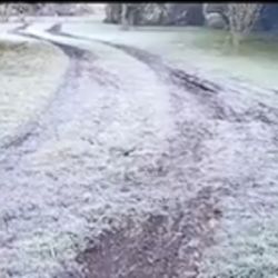 Varias calles del sur marplatense también se tiñeron de blanco.