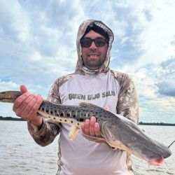 El agua ya está bastante clara, ideal para la pesca con artificiales, lo que hace ilusionar con una excelente temporada una vez que se active el dorado y arranque a pleno el pescador en las modalidades de baitcasting y mosca, dos de las más atrapantes.