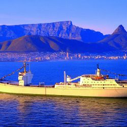 En comparación con los motores de combustible fósil o eléctrico, la propulsión nuclear permite que los barcos operen durante 15 años o más sin reabastecerse.