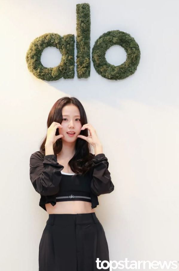 Jisoo x Alo apertura local 2025