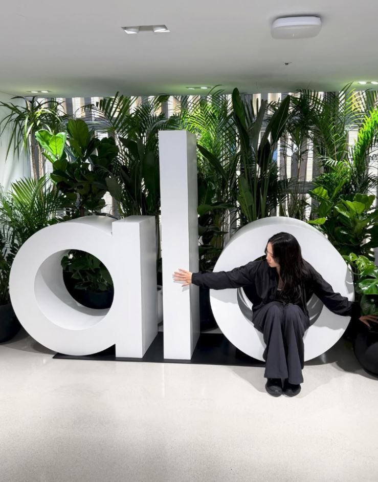 Jisoo x Alo apertura local 2025