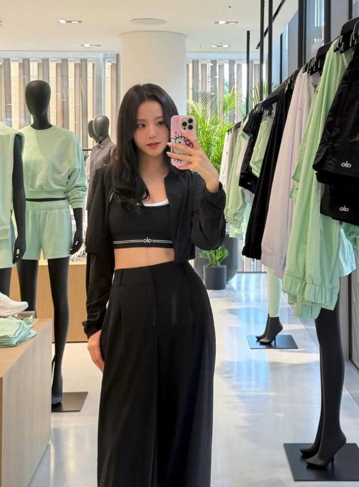 Jisoo x Alo apertura local 2025