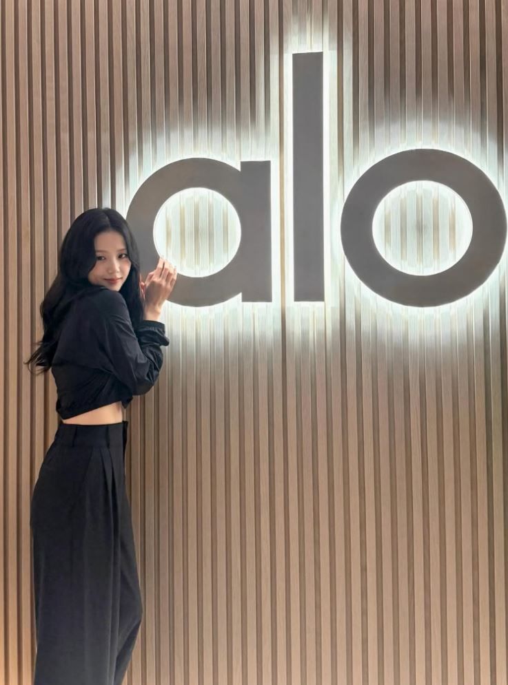 Jisoo x Alo apertura local 2025