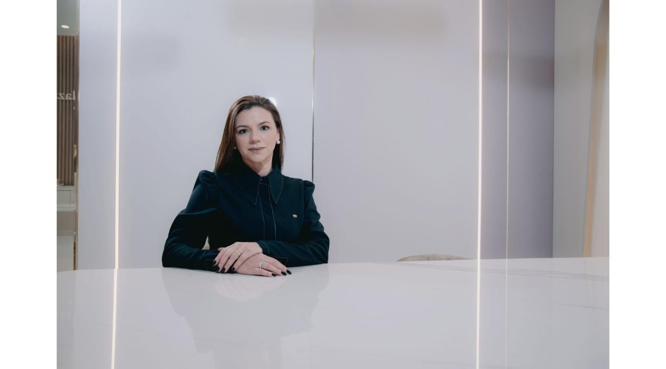 Michelle Calazans: belleza, precisión y empatía en cada transformación.