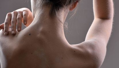 La cosmética del mañana ya forma parte de nuestra rutina beauty. Dispositivos de última generación, inteligencia artificial y gadgets que antes parecían tomados de una película de ciencia ficción hoy son aliados de una piel luminosa, un cabello más fuerte y una rutina donde la modernidad no reemplaza al ritual, sino que lo potencia.
