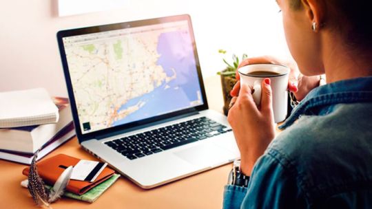 Qué deben consultar los futuros viajeros antes de comprar servicios turísticos en plataformas online