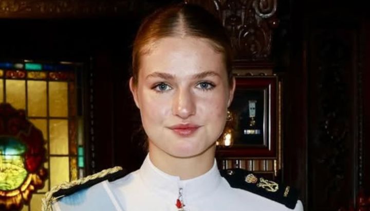 La princesa Leonor terminó su formación en Elcano y arribó en España: la emotiva llegada en fotos