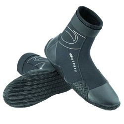 En aguas templadas se pueden emplear medias térmicas o botitas de neoprene, también el Long John combinado con una chaqueta seca brinda buena protección. En zonas frías debemos usar guantes de neoprene o bien mitones que protejan las manos.