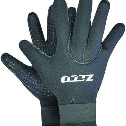 En aguas templadas se pueden emplear medias térmicas o botitas de neoprene, también el Long John combinado con una chaqueta seca brinda buena protección. En zonas frías debemos usar guantes de neoprene o bien mitones que protejan las manos.