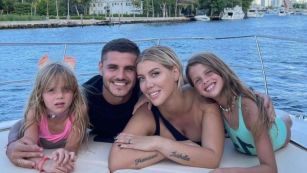 Mauro Icardi junto a Wanda Nara y sus hijas 