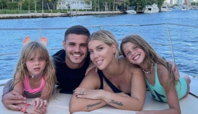 Mauro Icardi junto a Wanda Nara y sus hijas 
