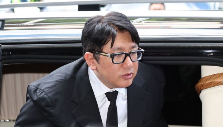 Allanan la casa y la oficina del presidente de HYBE, Bang Si-hyuk, por transacciones fraudulentas