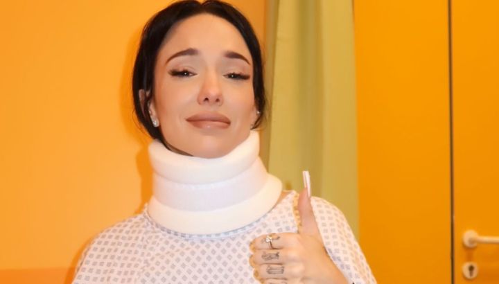 La Joaqui se lesionó durante un show en Italia y le pusieron un cuello ortopédico: cómo está de salud