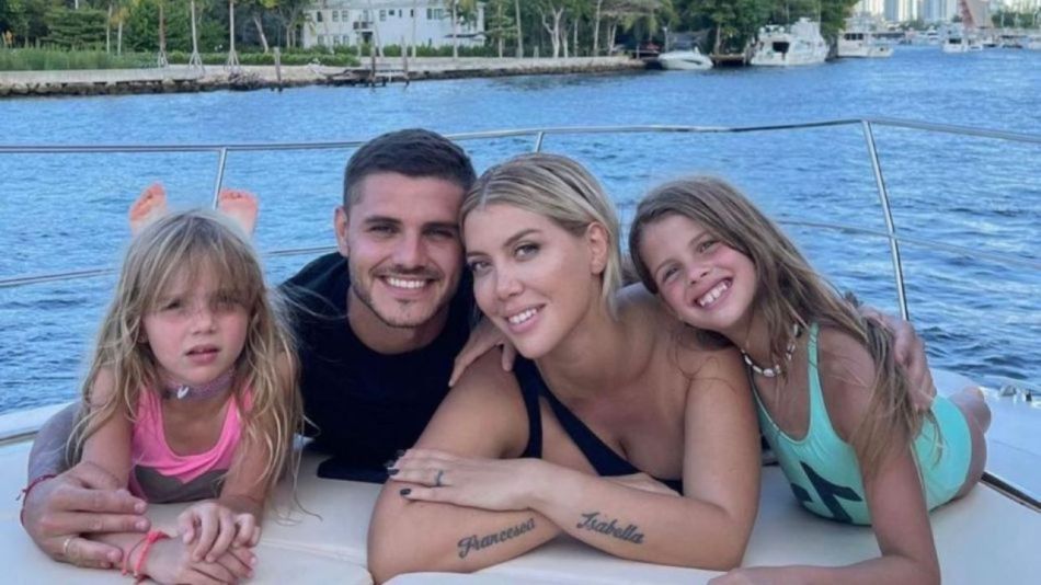 Mauro Icardi junto a Wanda Nara y sus hijas 
