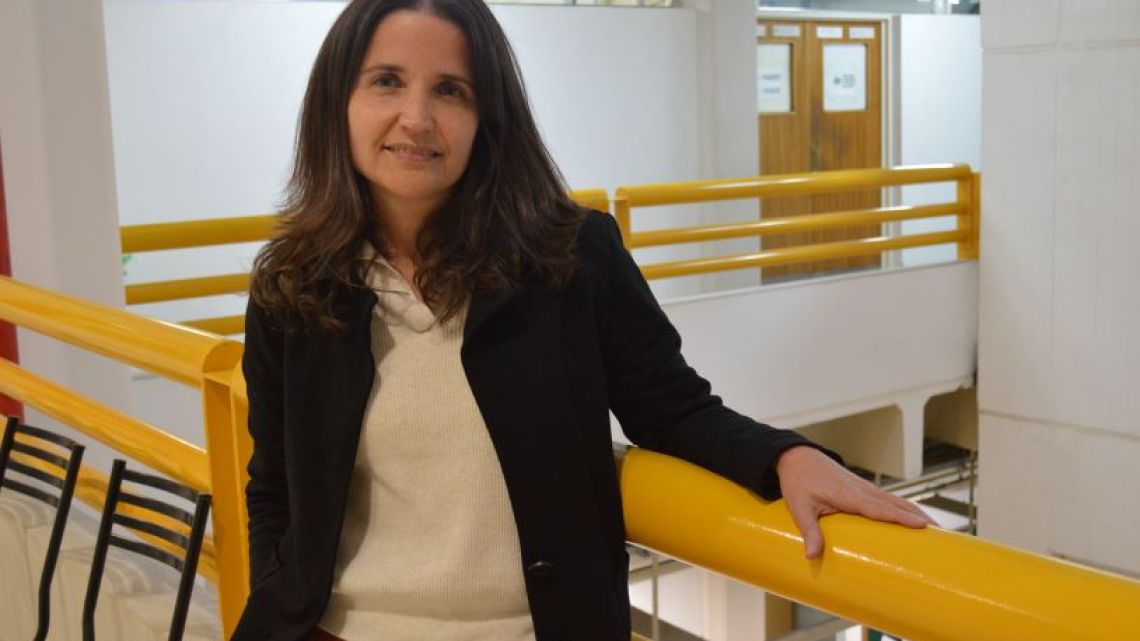 Luciana Benotti: "La IA está ingresando a la escuela a través de los estudiantes"