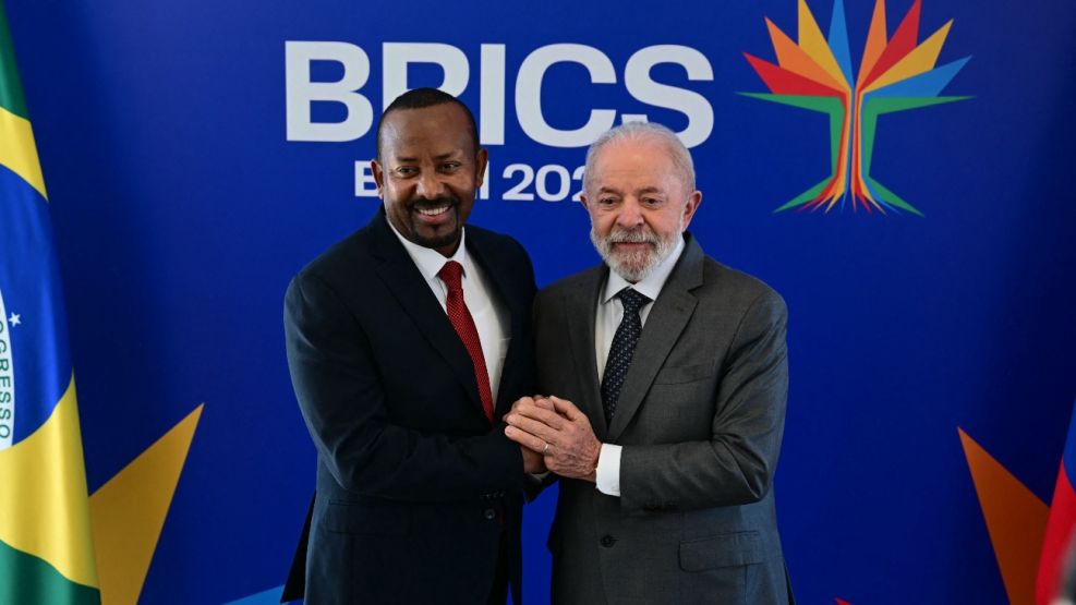 20250705 Lula da Silva recibe funcionarios en la previa a la cumbre de los BRICS en Río de Janeiro, Brasil