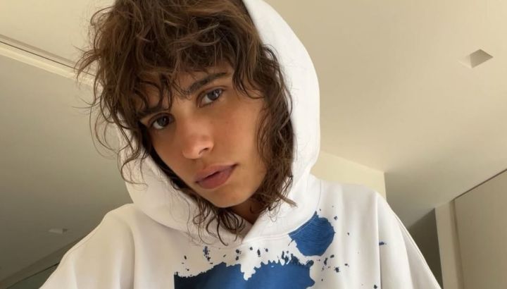 Mica Argañaraz, la modelo argentina que fue musa de Chanel y Prada y ahora conquista a Donatella Versace