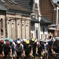 El pelotón pedalea durante la 3ª etapa de la 112ª edición del Tour de Francia, 178,3 km entre Valenciennes y Dunkerque (Dunkerque), en el norte de Francia. | Foto:afp