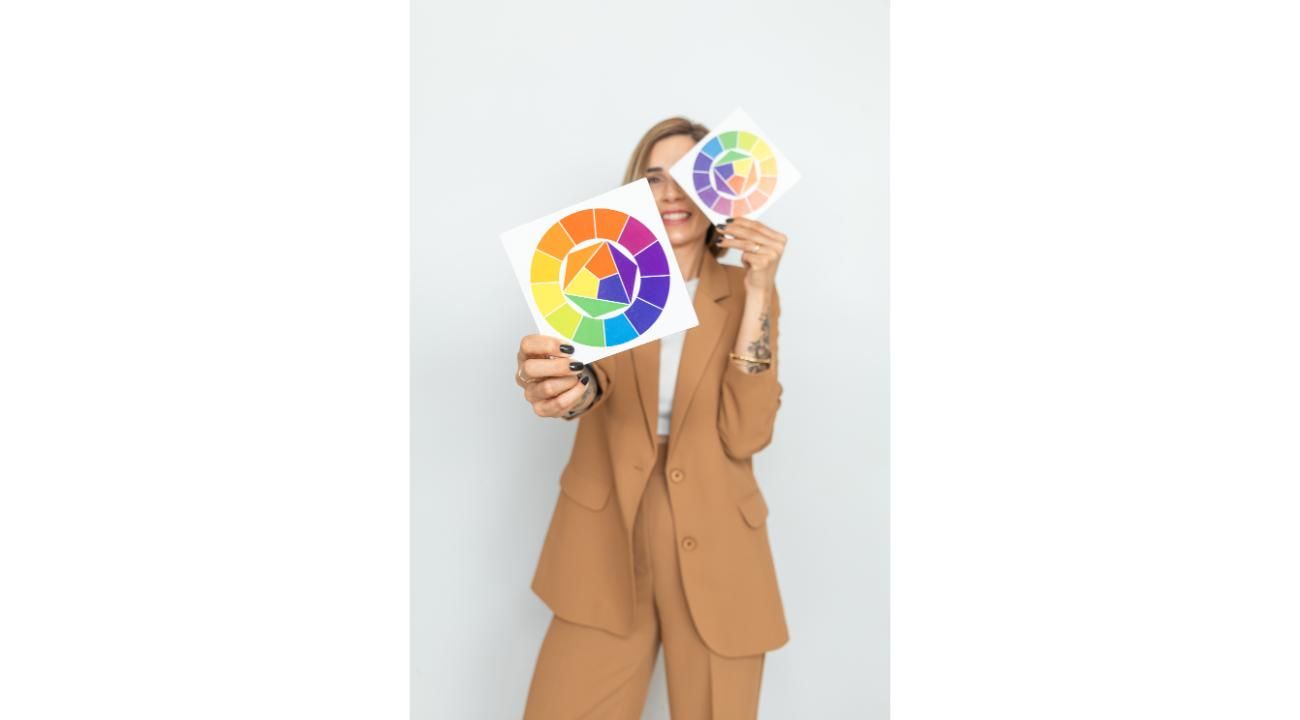 Descubrí tus colores: cómo la colorimetría puede transformar tu imagen (y tu vínculo con vos misma).