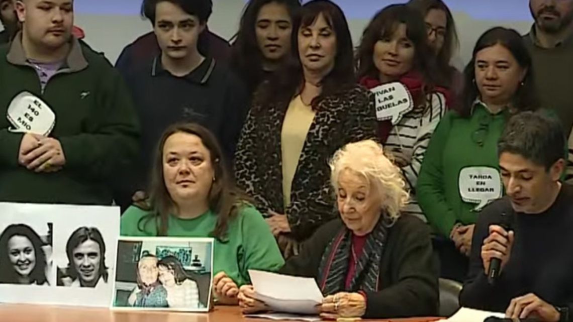 At a press conference, the Abuelas de Plaza de Mayo rights group confirmed the restitution of the child of Graciela Romero and Raúl Eugenio Metz, who was born in captivity at a clandestine detention centre in 1977. 