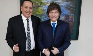 El Pastor Ledesma junto a Milei. 