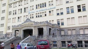 Joven de 26 años denunció que fue violado por una patota en el baño de un boliche.