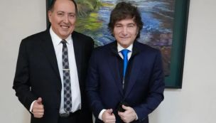El Pastor Ledesma junto a Milei. 