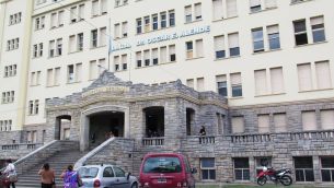 Joven de 26 años denunció que fue violado por una patota en el baño de un boliche.