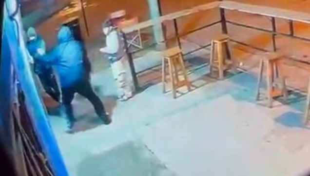 La Matanza: adolescente acuchilló a otro que esperaba para comprar un pancho.