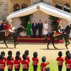 La reina Camila, el rey Carlos III de Gran Bretaña, el presidente francés Emmanuel Macron y su esposa Brigitte Macron durante una ceremonia de bienvenida en el Castillo de Windsor, al oeste de Londres, en el primer día de una visita de Estado de tres días a Gran Bretaña. El presidente francés, Emmanuel Macron, inició el martes una visita de Estado de tres días a Gran Bretaña, en la que se dirigirá al Parlamento e intentará reavivar una supuesta relación cordial con el rey Carlos II. | Foto:afp