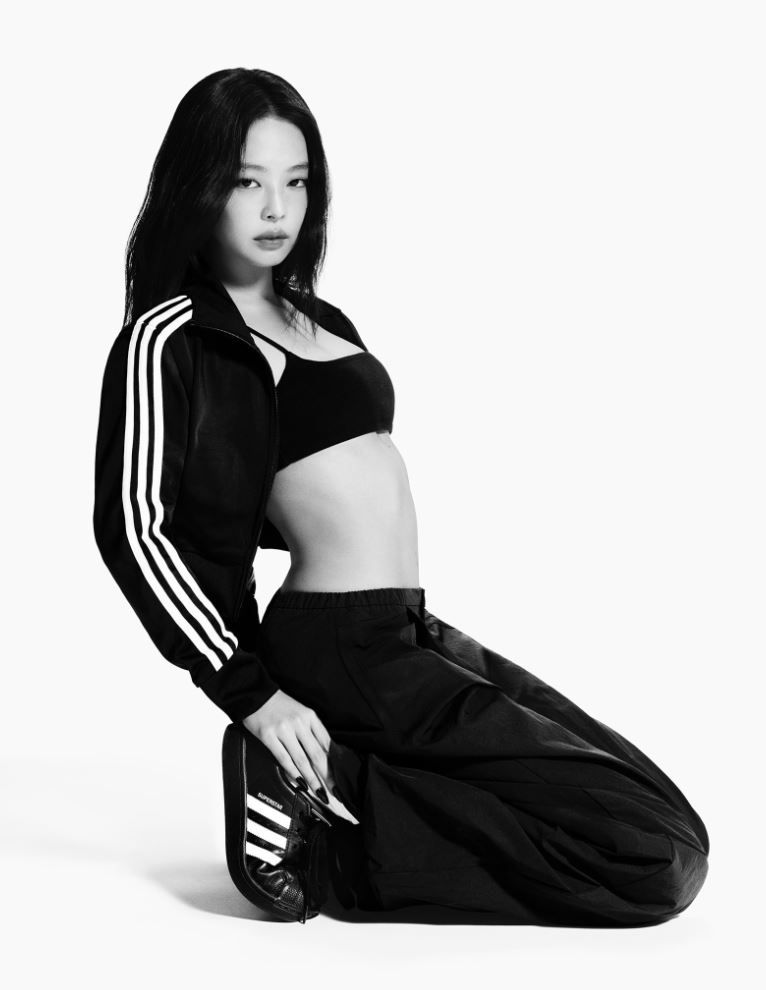 Jennie para Adidas Superstar