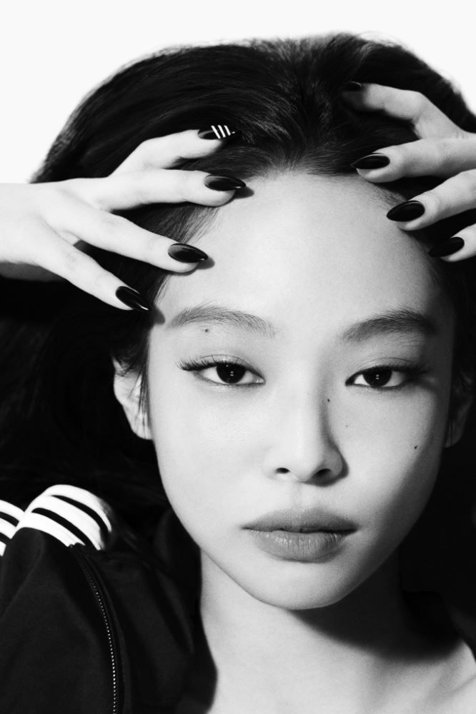 Jennie para Adidas Superstar