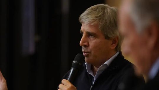 Caputo le ganó la pulseada a los bancos: renovó la deuda que vencía y absorbió todos los pesos